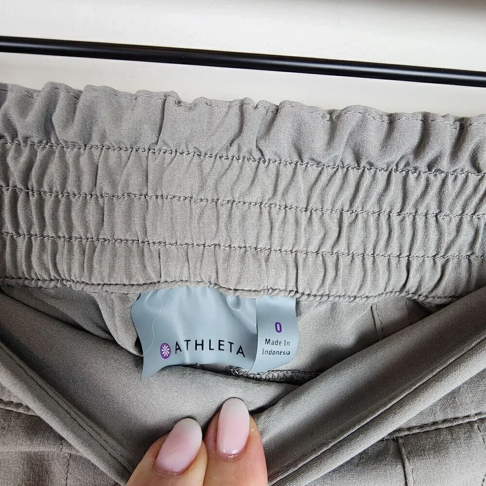 Athleta size 0 lightweight  cargo pants Chelsea gray woman / teen girl